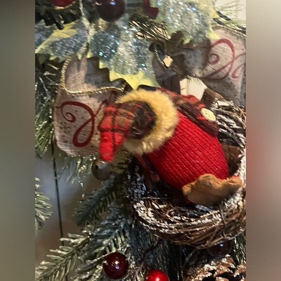 Christmas wreath with birds, poinsettias, cranberries, pine cones - Picture 8 of 11